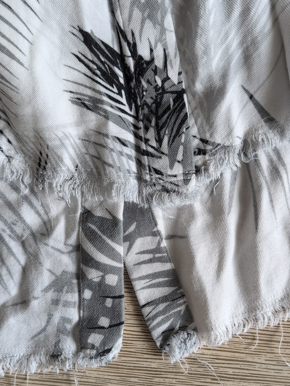 cloth & stone Gray and White Palm-Print Raw Edge Sleeveless Shirt Dress Small - Picture 11 of 11